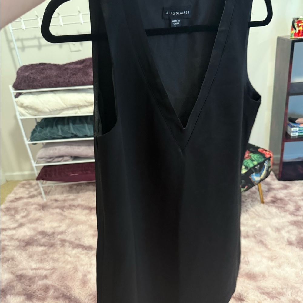 Stylestalker Elegant Black V-Neck Dress